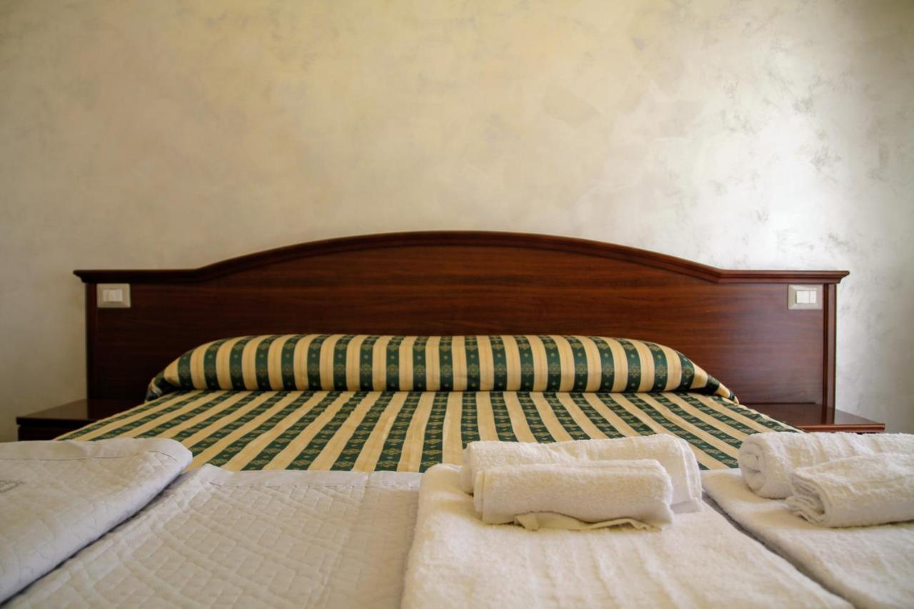 Rooms Dimora Arco - Affitti Brevi Italia มอนเต ซานตานเจโล ภายนอก รูปภาพ