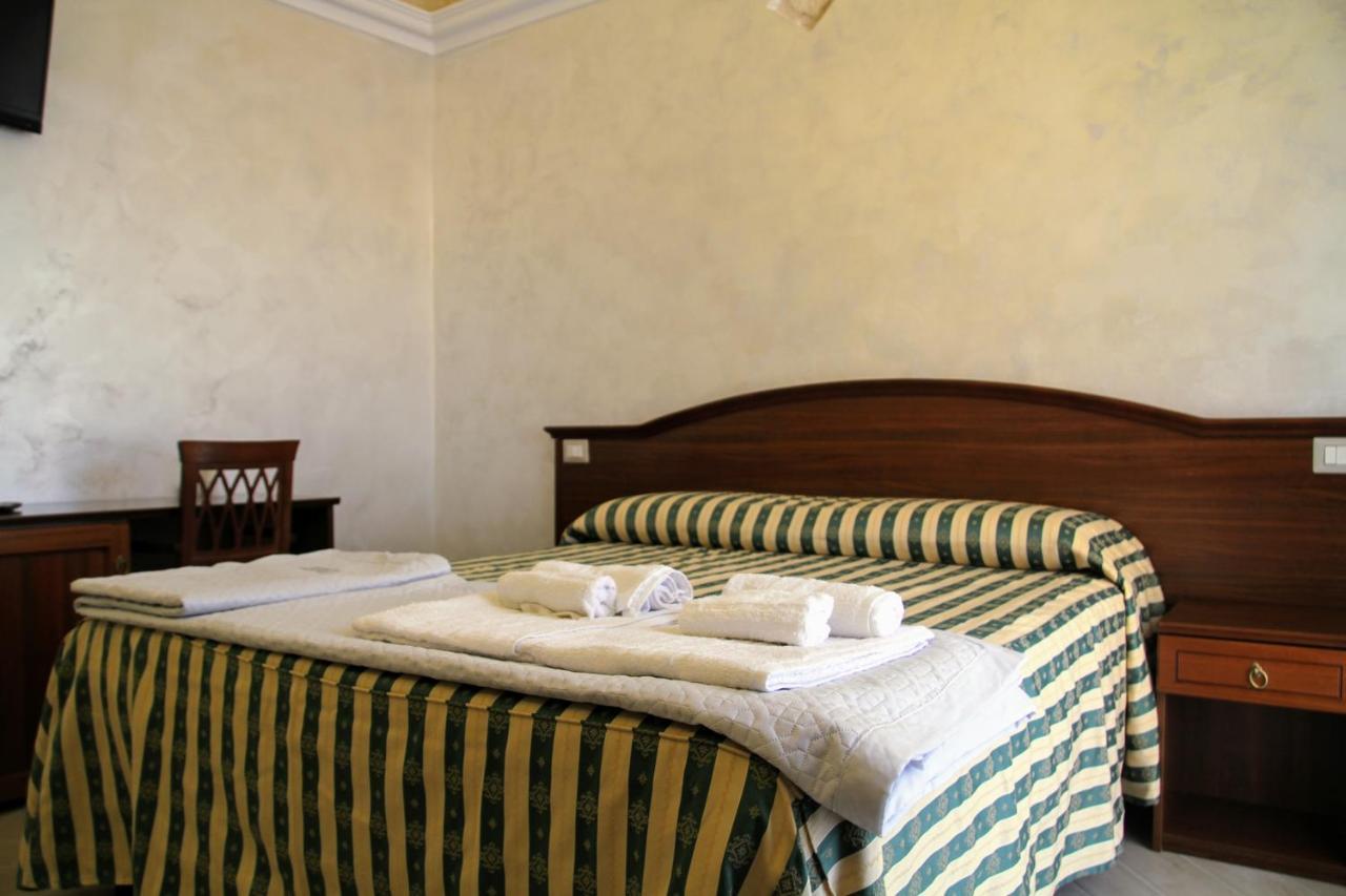 Rooms Dimora Arco - Affitti Brevi Italia มอนเต ซานตานเจโล ภายนอก รูปภาพ