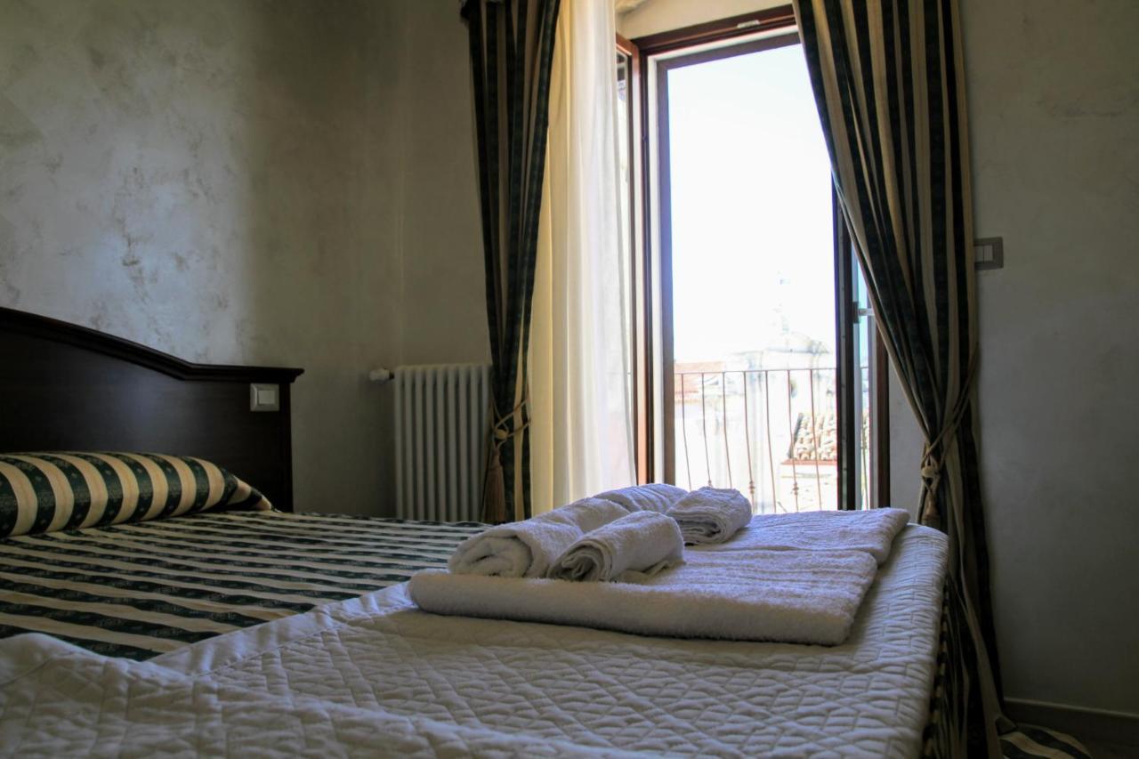 Rooms Dimora Arco - Affitti Brevi Italia มอนเต ซานตานเจโล ภายนอก รูปภาพ