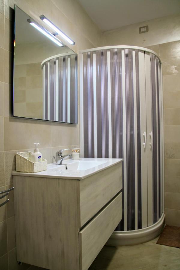 Rooms Dimora Arco - Affitti Brevi Italia มอนเต ซานตานเจโล ภายนอก รูปภาพ