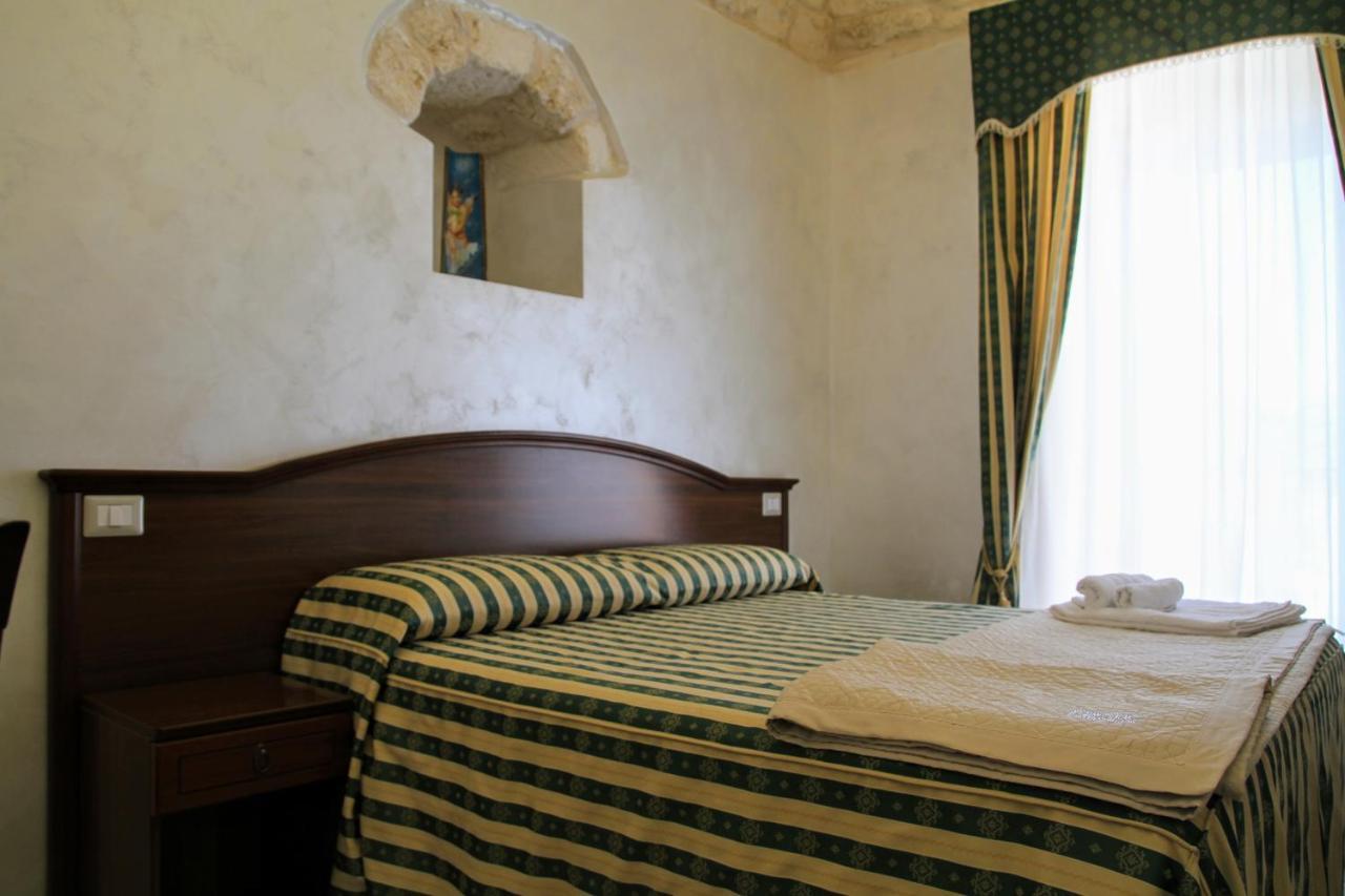 Rooms Dimora Arco - Affitti Brevi Italia มอนเต ซานตานเจโล ภายนอก รูปภาพ